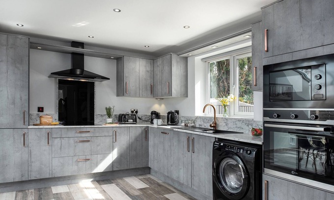 St George Casa | Modern family home with hot tub, games room and beautiful views!