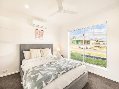 Greenbank Casa | Modern Family Retreat in Premier GreenbankLocation