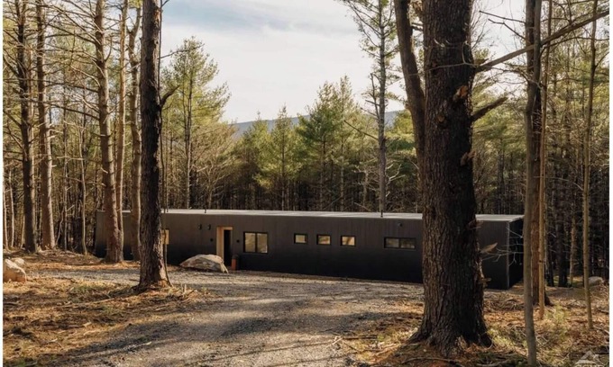 Round Top Casa | Modern Family Retreat in the Catskills Wilderness