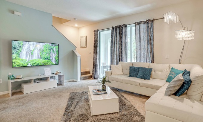 Riverview Casa | Modern Family Townhome w/ Patio in Riverview!