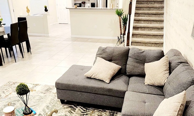 Meadow Woods Casa | Modern Family Townhouse