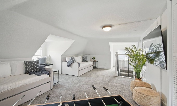 North of Grand Casa | Modern Farmhouse | 4 Kings + Loft | On Ingersoll
