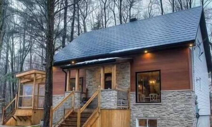 Bellefeuille Casa | Modern Farmhouse Cozy Chalet + Private Spa