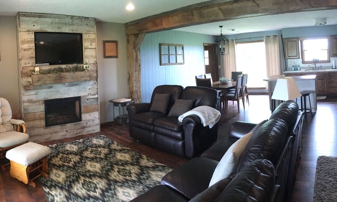 Chambersburg Casa | Granja moderna, Central Pike Co. IL, vistas panorámicas, amplia sala de reunión