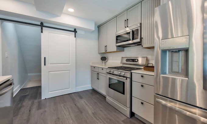 Bethesda Otro | Modern Farmhouse for Rent - 5 mins from downtown Bethesda!