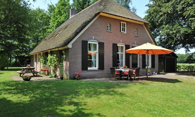 Emst Casa | Modern farmhouse in Emst with a beautiful terrace and garden