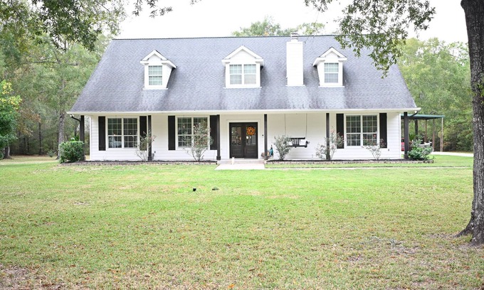 Wallisville Otro | Modern Farmhouse in Wallisville!