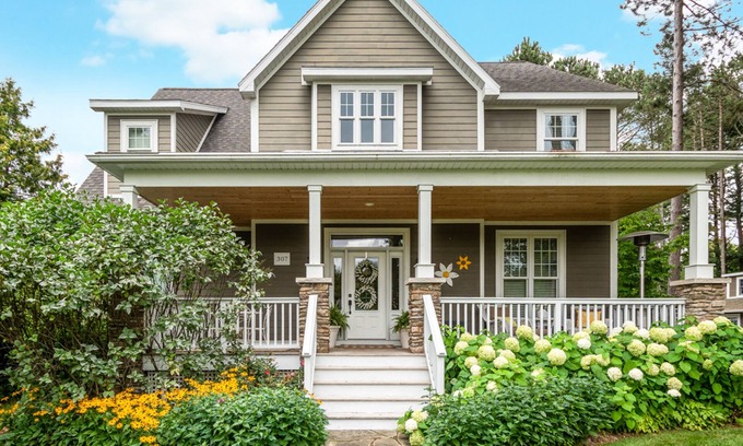 Leland Casa | Modern farmhouse interior, carriage house, walk to Lake Leelanau & Lake Michigan
