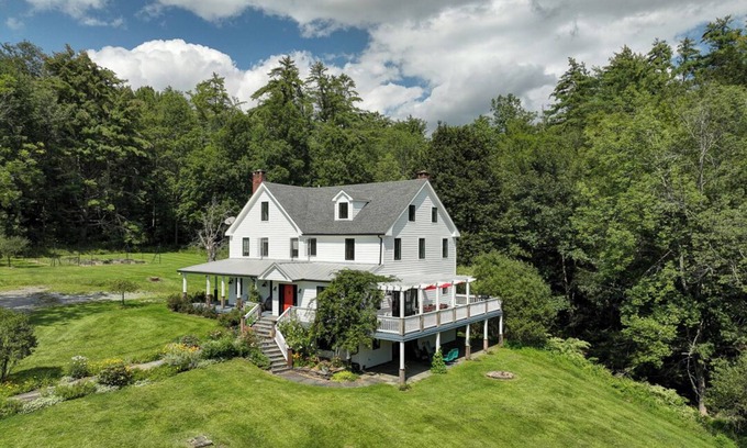 Narrowsburg Casa | Modern Farmhouse, large 50x20 salt water heated pool.