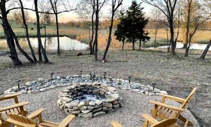 Wagoner County Otro | Modern farmhouse on 5+ acres, beautifully landscaped with outdoor entertainment