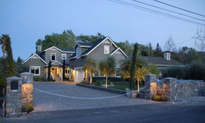 Calistoga Casa | Modern farmhouse on the edge of town with pool.