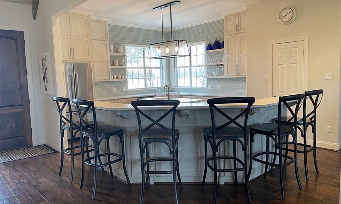 Fairfield Otro | Modern farmhouse retreat between DFW and Houston.