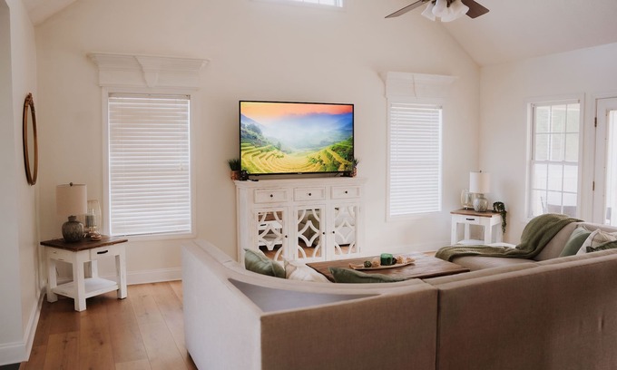 Houston County Casa | Modern Farmhouse Retreat Mid-Term Stay Pet Friendly