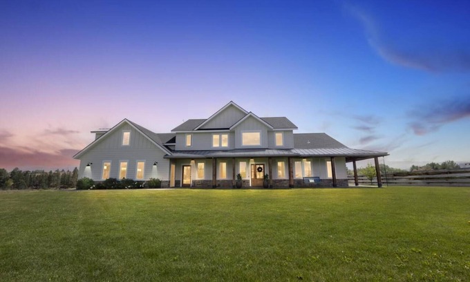 Corvallis Otro | Modern Farmhouse Three Bears Getaway