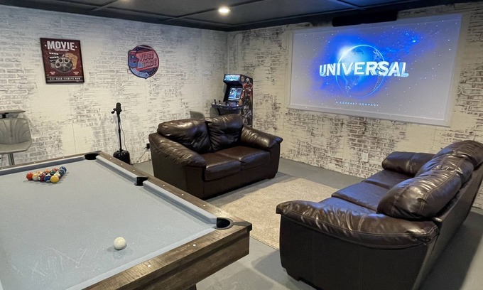 Pearl Otro | Modern Farmhouse w/Gameroom and theater room close to everything
