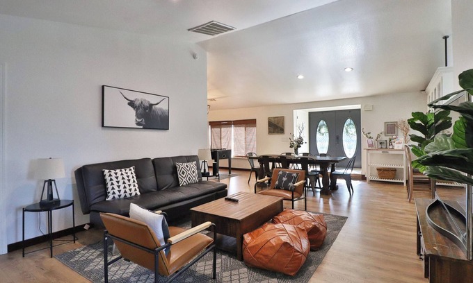 Carmichael Casa | Modern Farmhouse Walkable To Amenities!