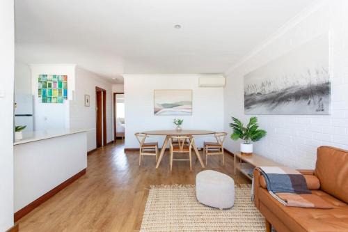 Fremantle Apartamento | Modern Fremantle- Sunset Over the Ocean