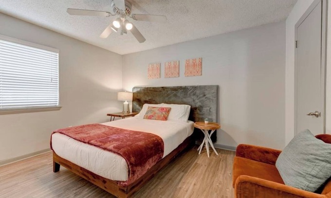 South Lamar Apartamento | Modern Fully Stocked 2BR - SoLa Austin 5 min to DT