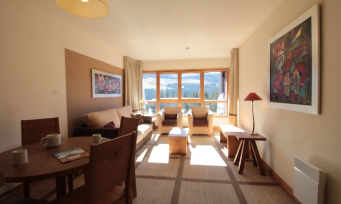 Flaine Apartamento | Modern furnished apartment with beautiful views at the slopes (ski-in ski-out)