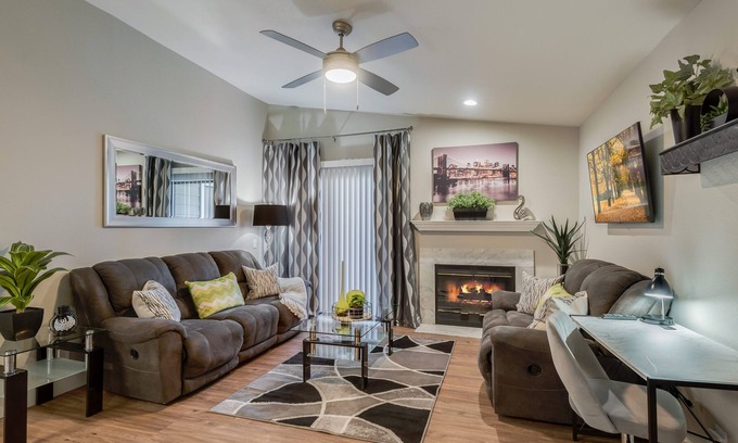 Roseville Apartamento | Modern, Furnished Apartment Close To Shops/Dining