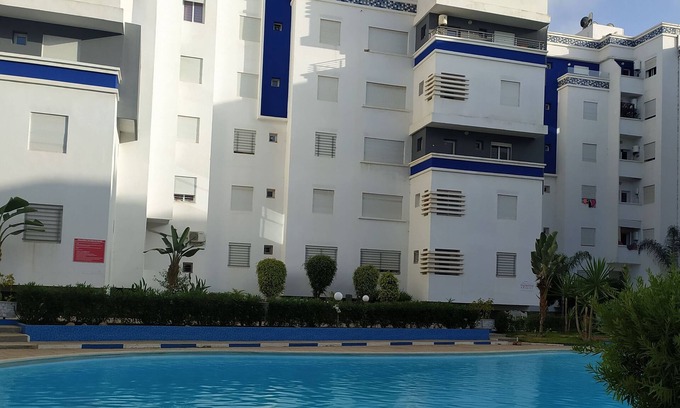 Bouznika Apartamento | Modern furnished apartment near the sea.