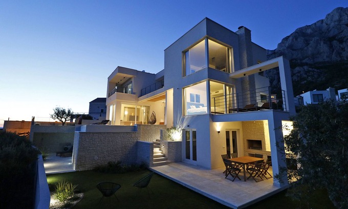 Veliko Brdo Villa | NUEVA APERTURA! Villa moderna con piscina infinita