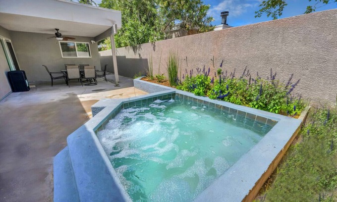 Rancho Oakey Casa | Modern Gem near Down Town