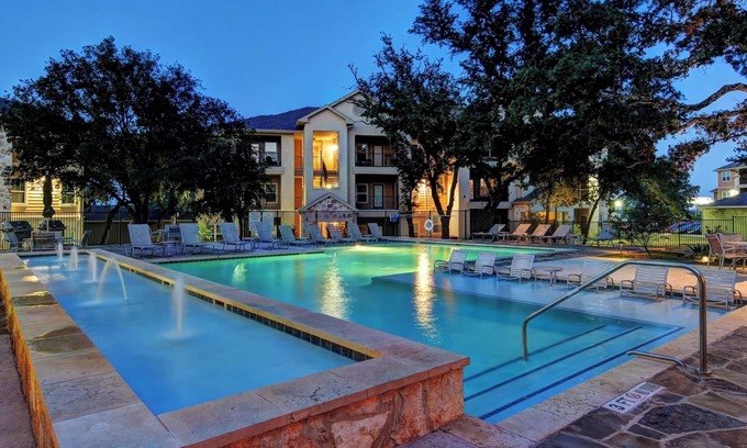 San Antonio Condominio | Modern Getaway Condo