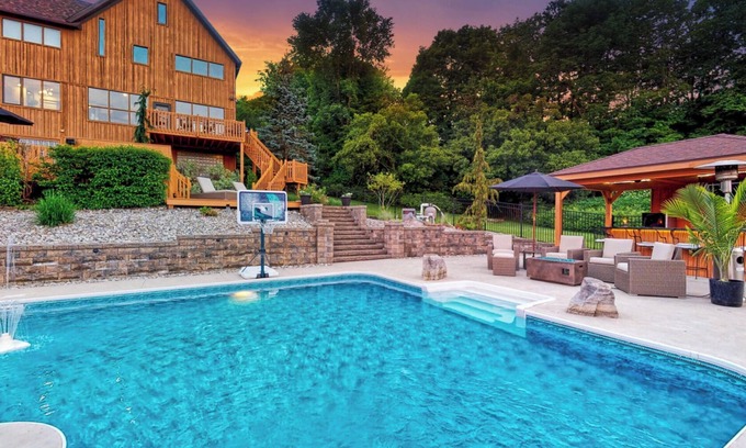 Dalton Casa | Modern Getaway w/ POOL & HOT TUB and AMAZING VIEWS