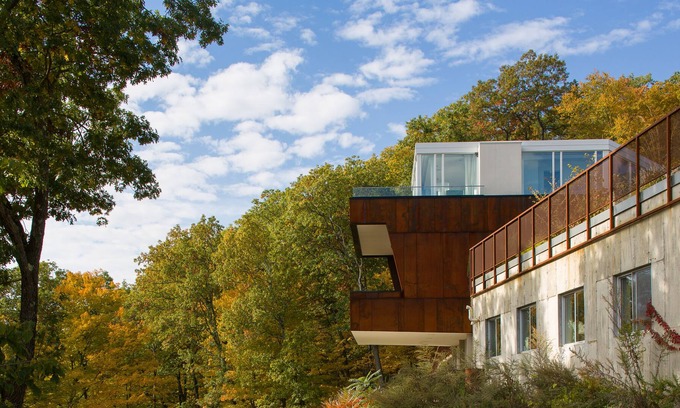 Putnam Valley Casa | Modern glass home on a private Mountain. Wonderful for families or group retreat