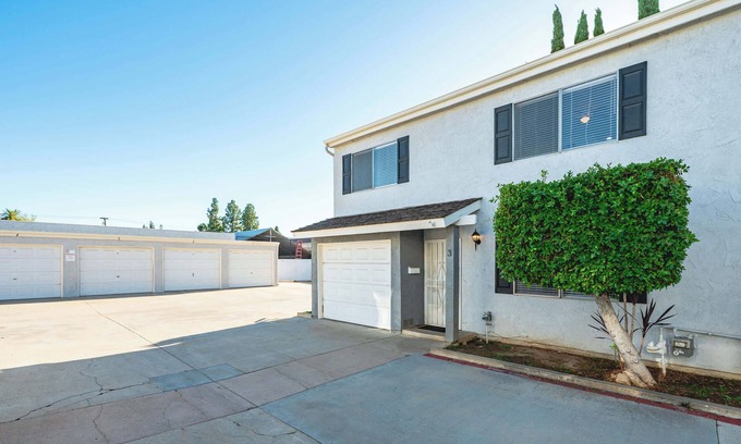 Charter Oak Casa | Modern Glendora Retreat Family Getaway Near Cal Poly & Mt. SAC