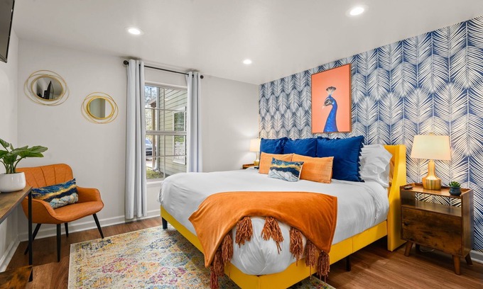 Mid City South Casa | Modern Grande Home! 3BR 2 Kitchens! Fenced Yard!