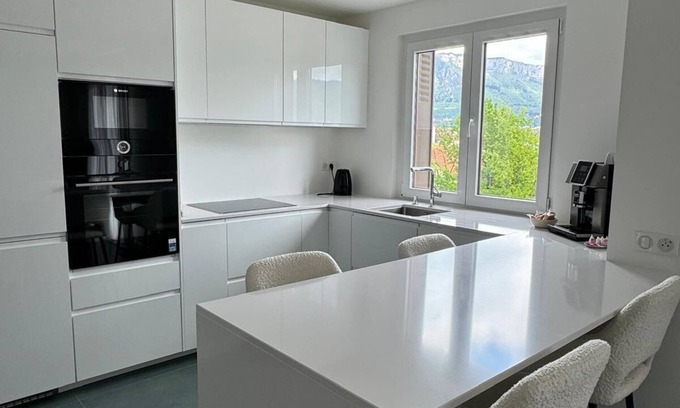 Cran-Gevrier Apartamento | Modern Green & White - Apartment T3 60m2 Annecy - Parking Privé - Wifi - Netflix