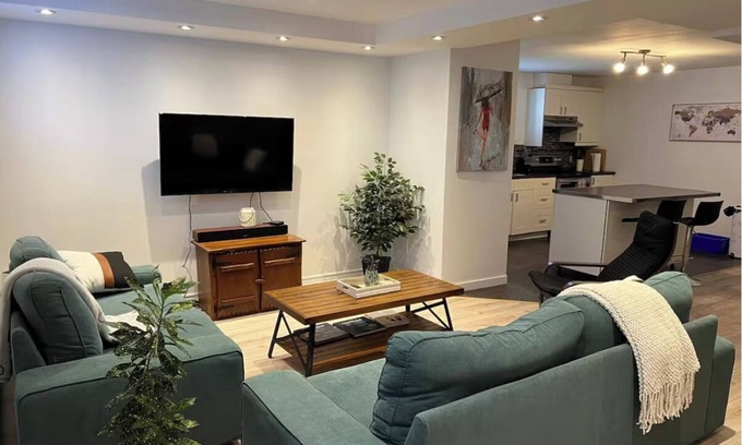Repentigny Apartamento | Modern Guest House Apartment - 25 min to downtown Montreal