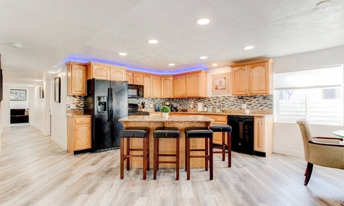 Salt Lake City Casa | Modern Guest Suite, King Ensuite, Downtown Airport