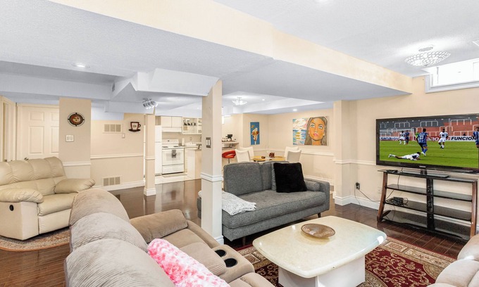 East Credit Apartamento | Modern Guest Suite - Comfort for 5 - Free Parking