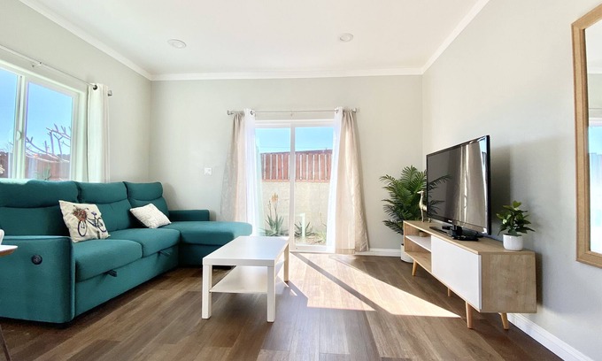 Stanton Casa | Modern Guesthouse 15 minutes to Disney with queen bed and bunk beds for family