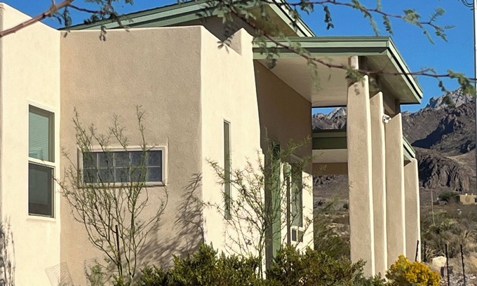 Mesilla Park Casa | Modern guesthouse on 11.5 amazing desert view acres.