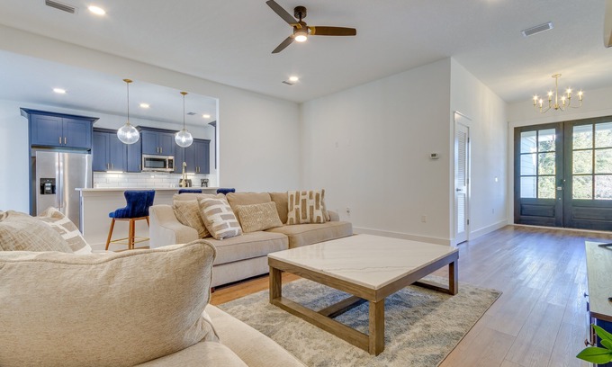Gulf Breeze Casa | Modern Gulf Breeze Home w/ Patio: 13 Mi to Beach!