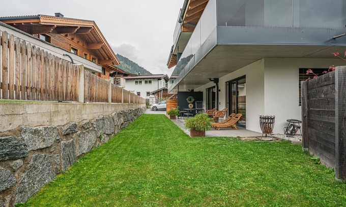 Hollersbach im Pinzgau Apartamento | Modern holiday apartment with sauna and garden