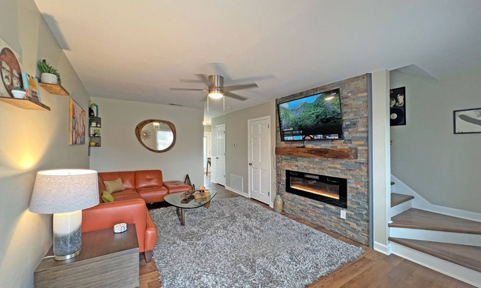 Hickory Condominio | Modern Hickory Hideaway