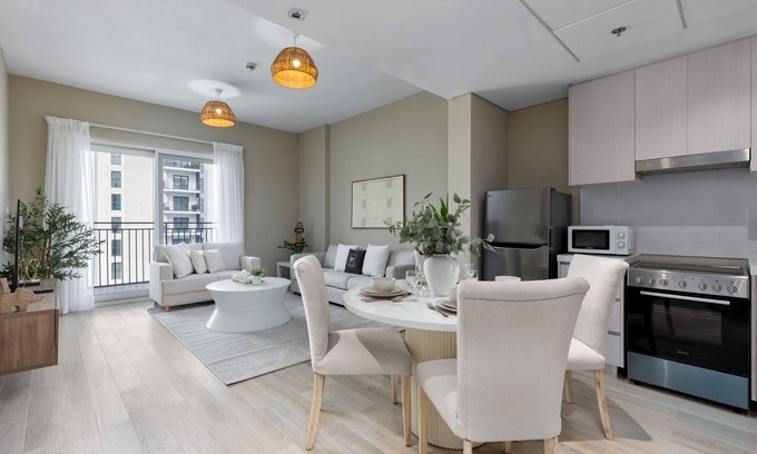 Abu Dhabi Apartamento | Modern Hideaway w/Canal Views on Yas Island