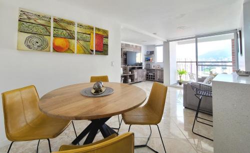 Sabaneta Apartamento | Modern High-Rise 2/2 Apartment with City View.