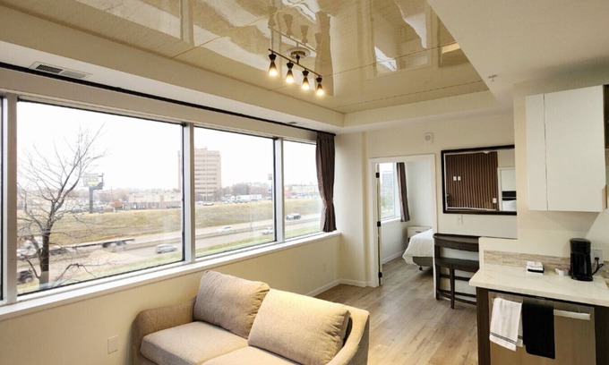Tulsa Apartamento | Modern High-Rise Apartment - 2