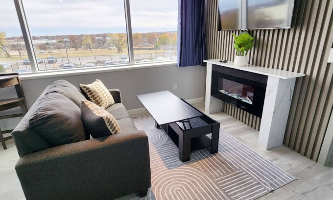 Tulsa Apartamento | Modern High-Rise Apartment - 4