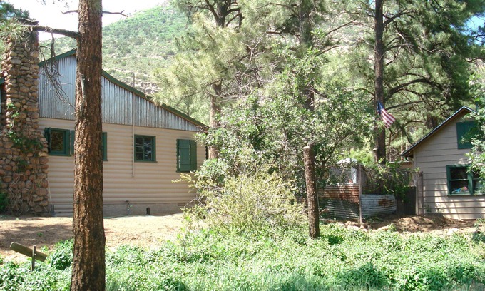 Flagstaff Cabina | Cabaña histórica moderna, tranquila, privada