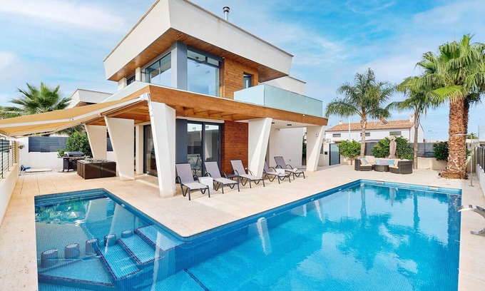 Los Cuarteros Villa | Villa moderna y lujosa cerca de la playa, 10 personas, piscina privada con spa y excelente anfitrión.