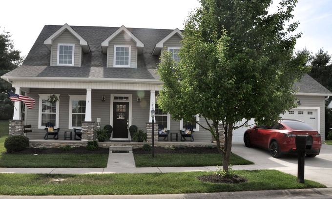 Christiansburg Casa | ¡Hermosa casa de Hokie ~ 2020 Radford VCOM Grad! Fútbol, Bodas, Equipos de natación