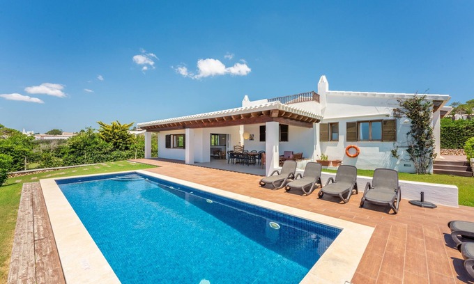 Binibequer Vell Villa | Moderna casa de vacaciones "Bini Nura" con vistas al mar, Wi-Fi, jardín y piscina