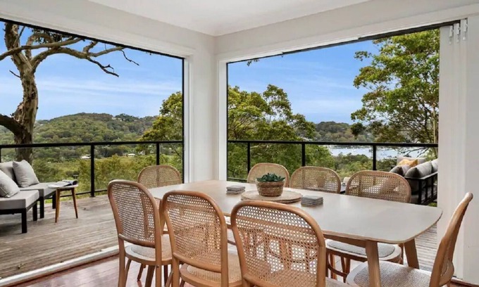 Avalon Beach Casa | Modern Holiday Home Close to Whale Beach With Stunning Views of Pittwater